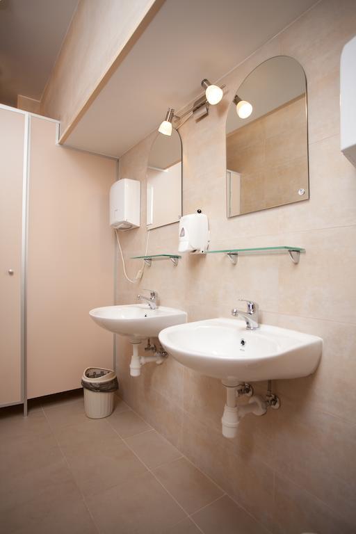 Sajutu Parka Hostelis Valmiera Pokoj fotografie